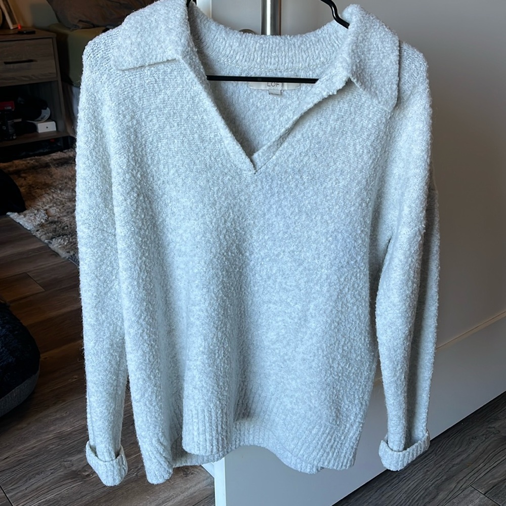 Collared grey/white sweater